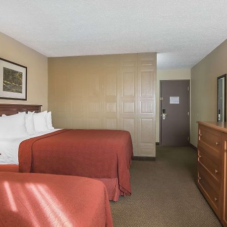 Quality Hotel & Conference Centre Fort Mcmurray Exterior photo