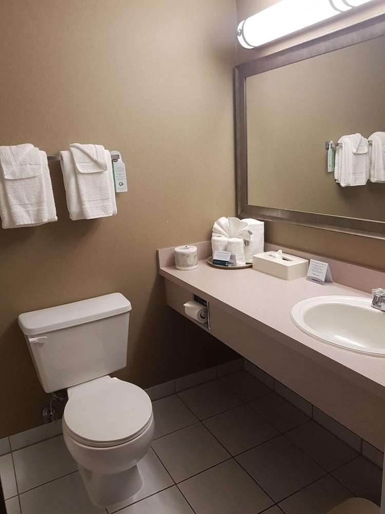 Quality Hotel & Conference Centre Fort Mcmurray Exterior photo