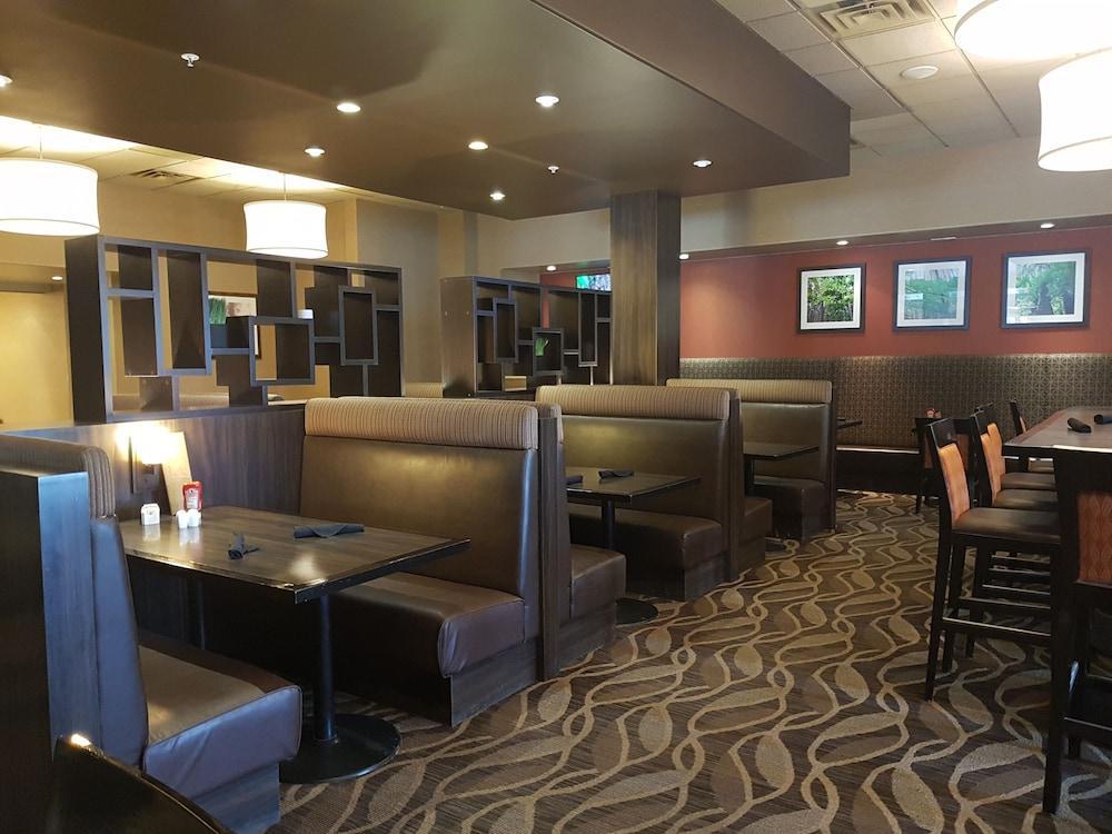Quality Hotel & Conference Centre Fort Mcmurray Exterior photo