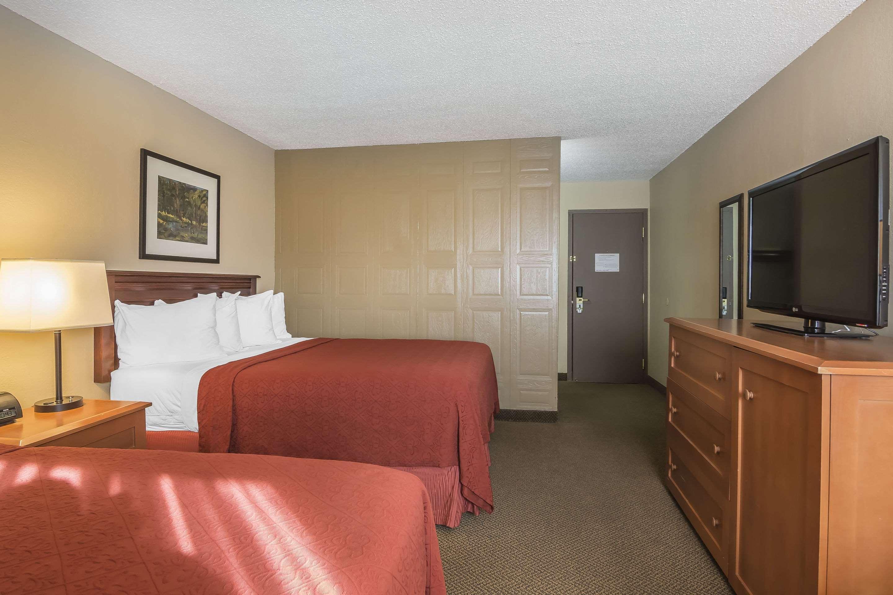 Quality Hotel & Conference Centre Fort Mcmurray Exterior photo