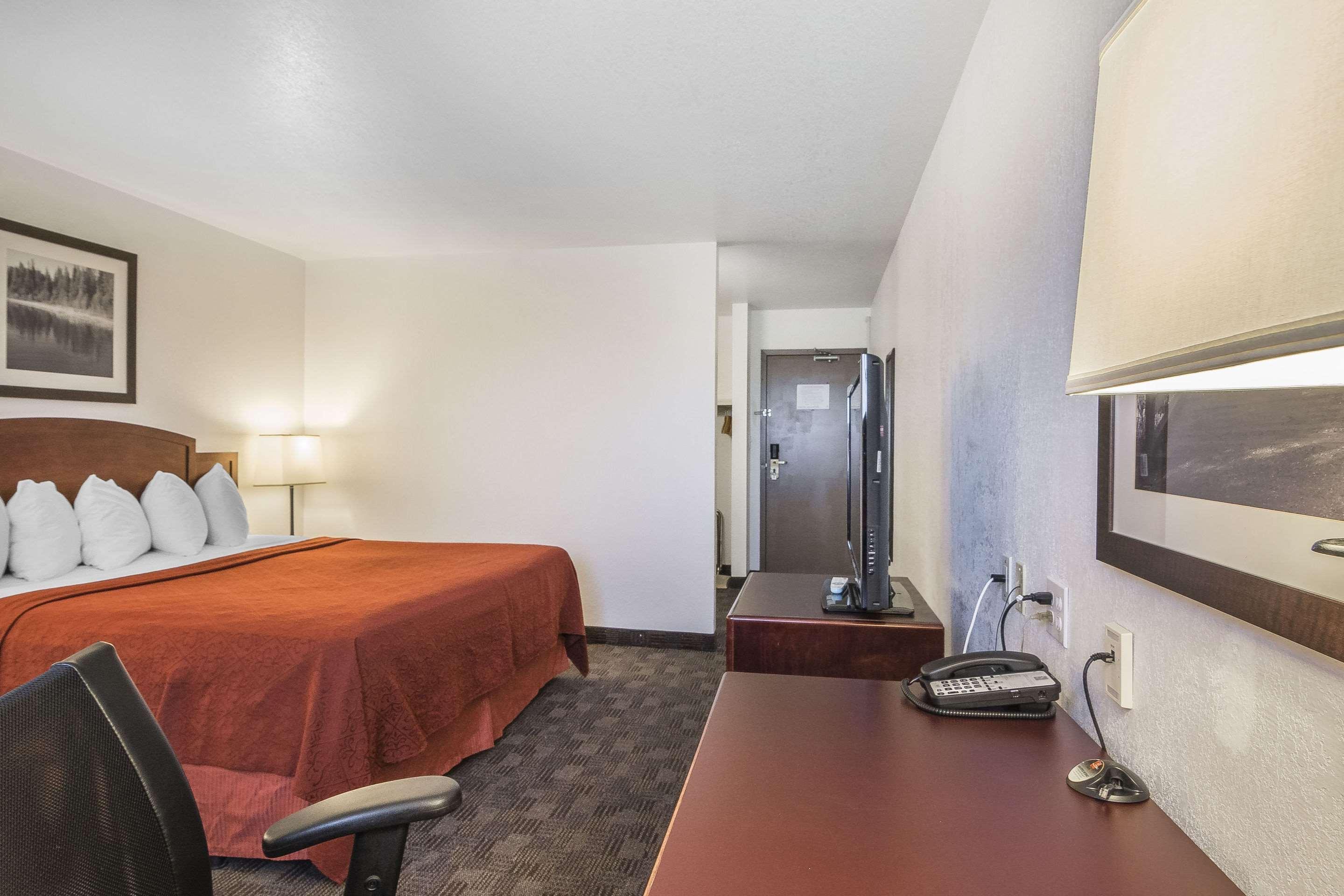 Quality Hotel & Conference Centre Fort Mcmurray Exterior photo