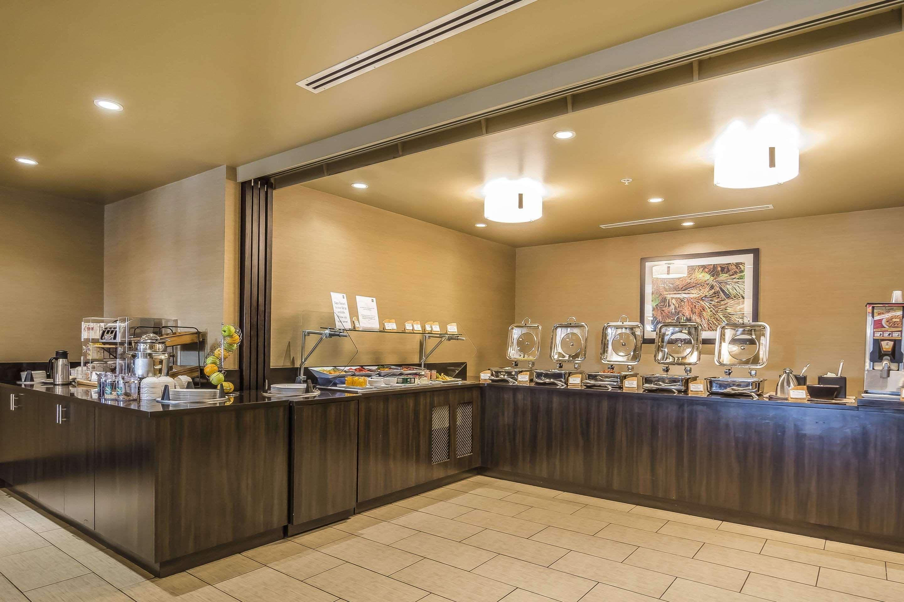Quality Hotel & Conference Centre Fort Mcmurray Exterior photo