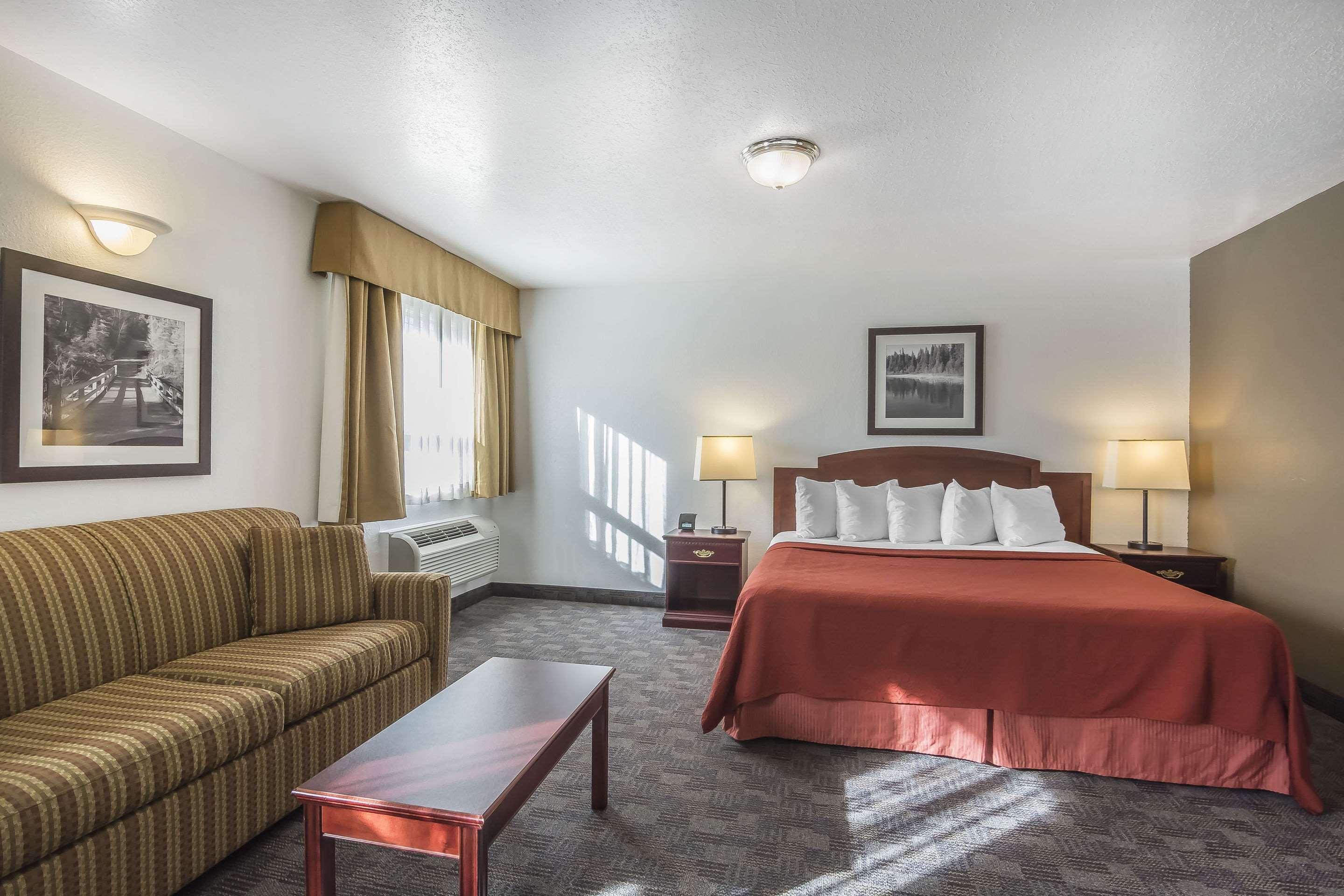 Quality Hotel & Conference Centre Fort Mcmurray Exterior photo
