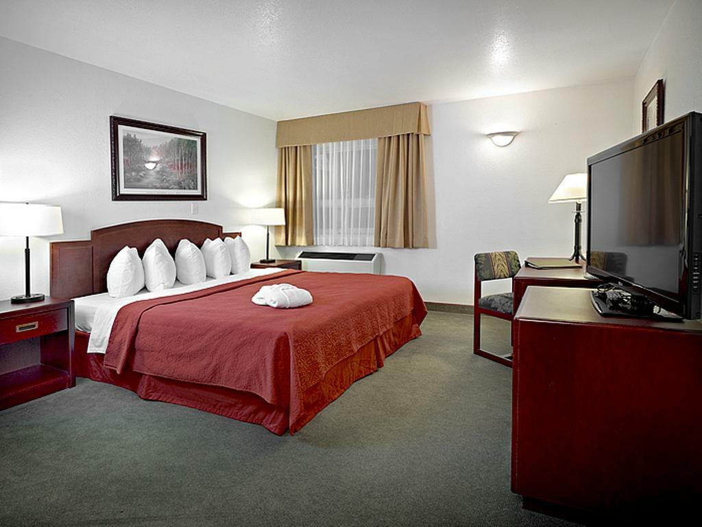 Quality Hotel & Conference Centre Fort Mcmurray Exterior photo